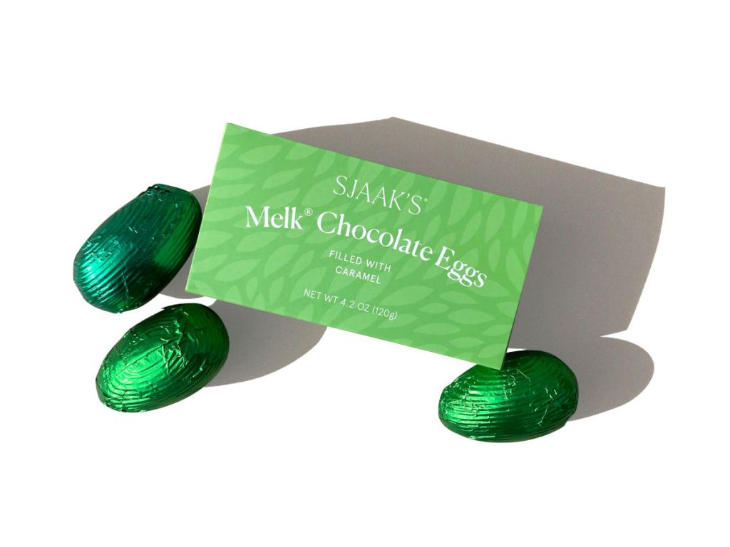 Melk chocolate vegan easter eggs filled with caramel in green packaging by Sjaak's